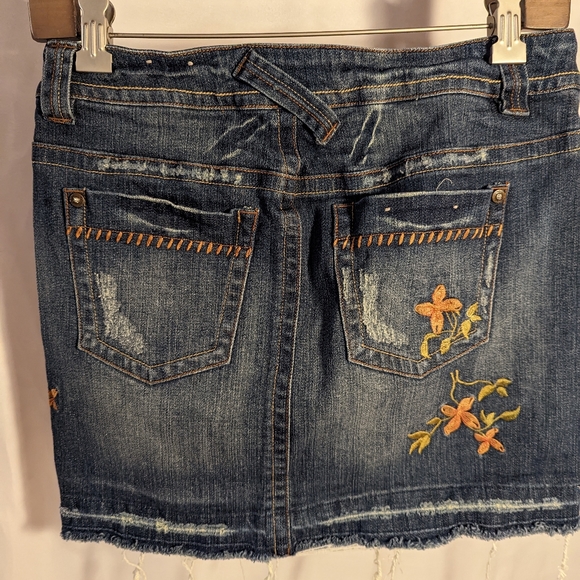 Candies Y2K Jean Skirt Embroidered Floral And Riveting. Size 5. - Picture 2 of 8